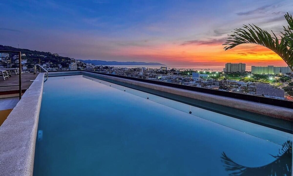Hotel Brand New 2Br Apt - Stunning Ocean & Sunset Views