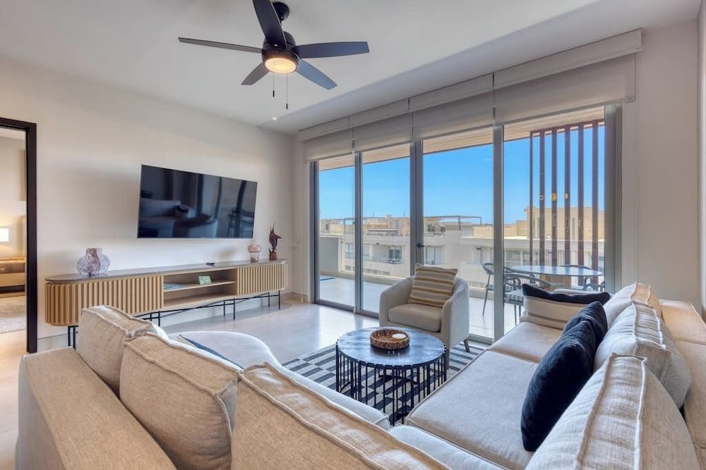 Hotel Elegant Resort Condo With Heated Pool, Pickleball, Gym & Garden Views