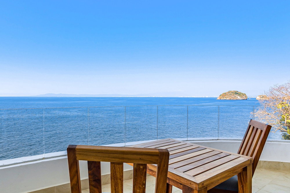 Hotel Incredible Ocean-View Condo With Amazing Pool, Pool Spa & Balcony