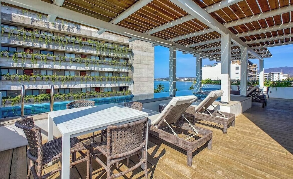 Hotel New 1 Br Condo - Oceanview Pool - 2 Min To Beach