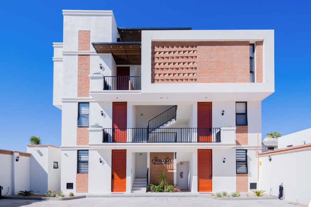 Hotel Josefa Suites