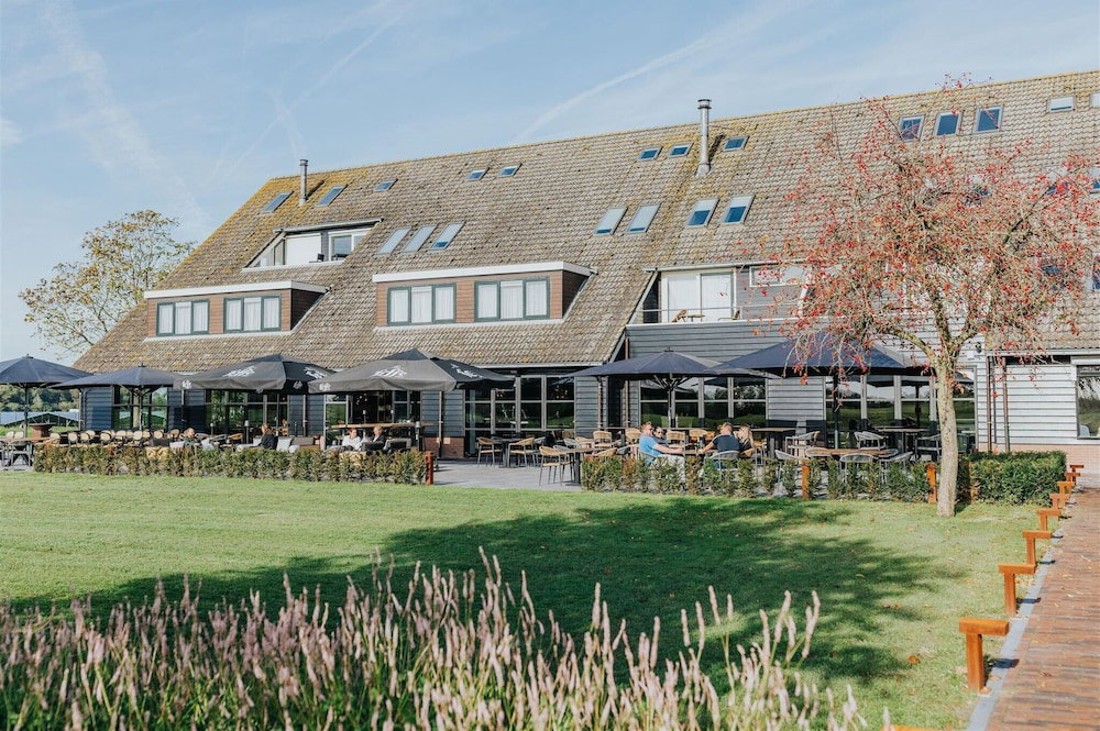 Hotel Hotel, Sportsbar & Brasserie Dorhout Mees