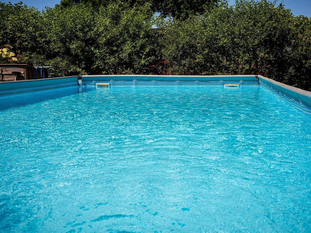 Hotel Country Holiday Home With Shared Pool