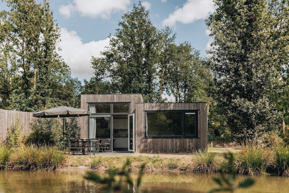 Hotel Water Lodge In Schaijk By The Waterside