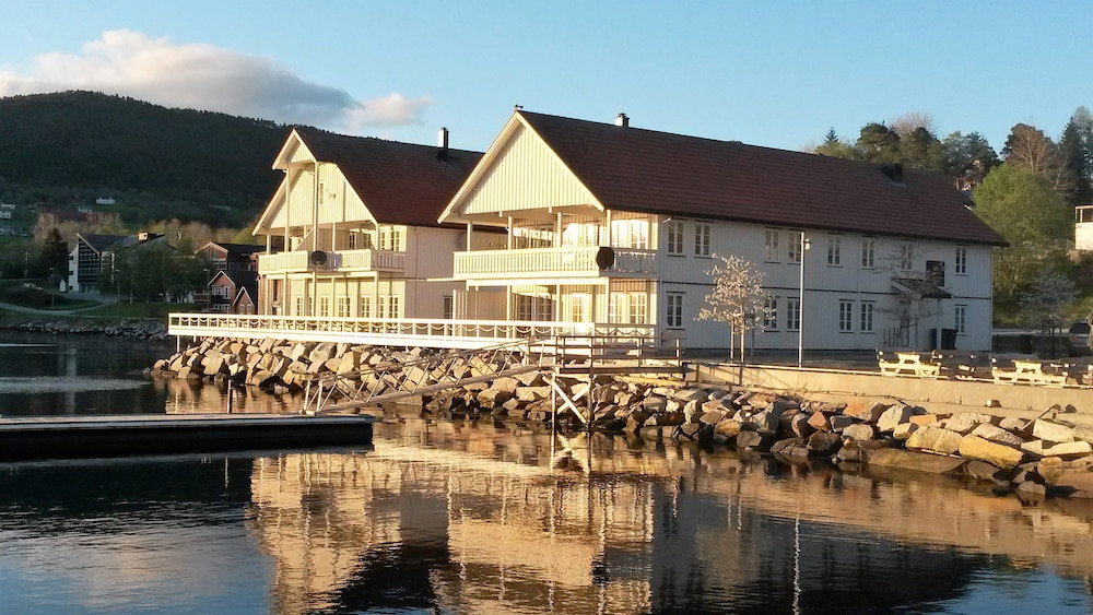 Hotel Tingvoll Fjordhotell