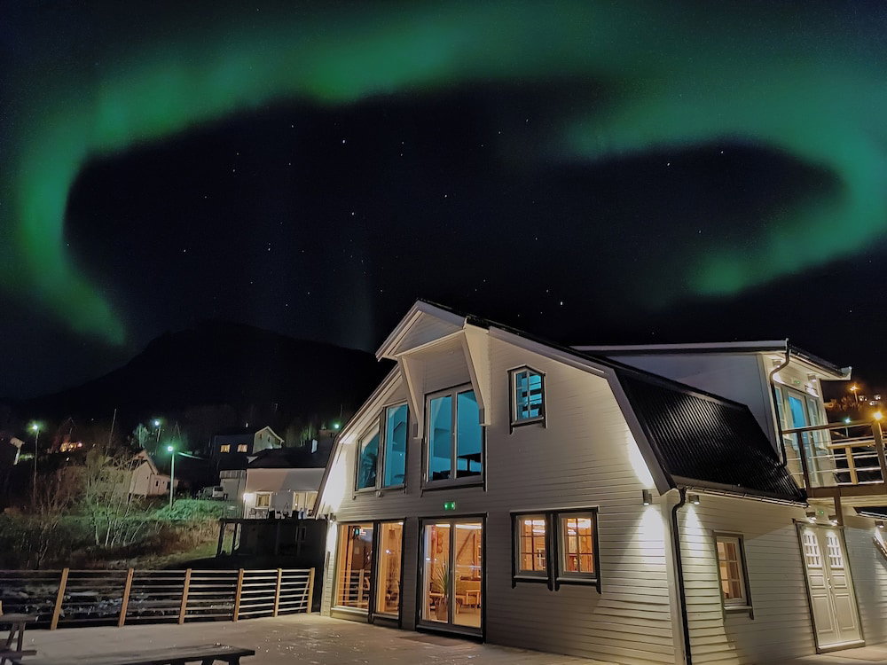 Hotel Torsken Brygge - Senja By Heart