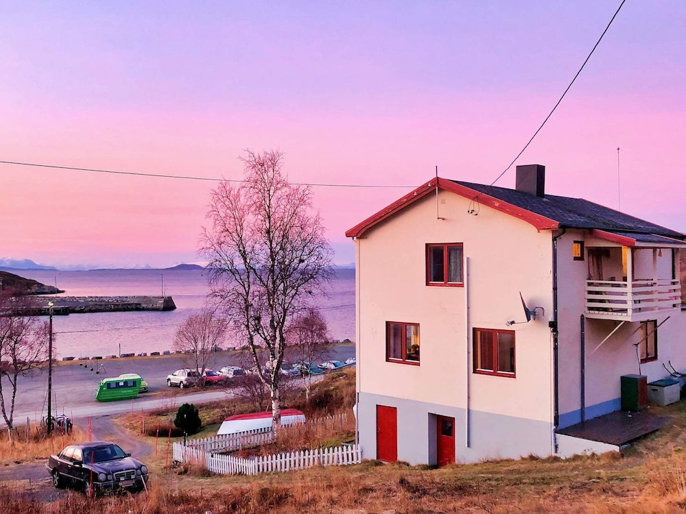 Hotel 8 Person Holiday Home In Stonglandseidet