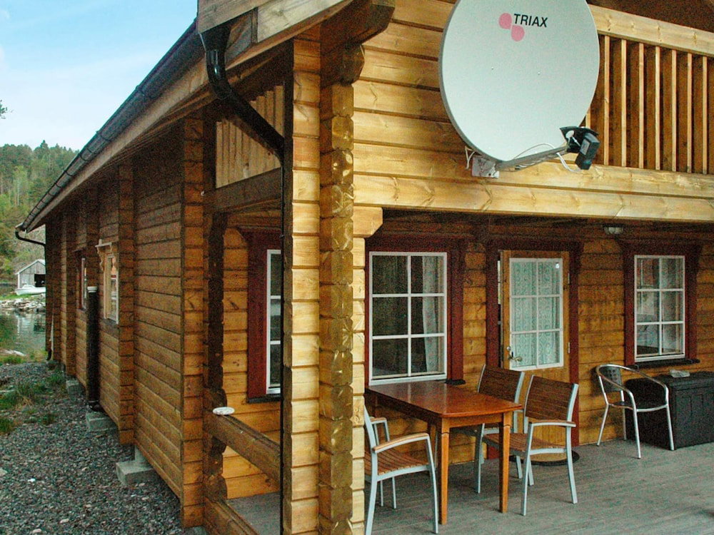 Hotel 5 Person Holiday Home In Vagland