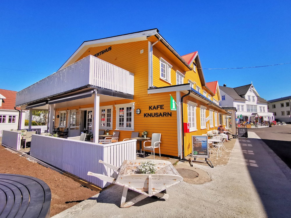 Hotel Henningsvær Guesthouse