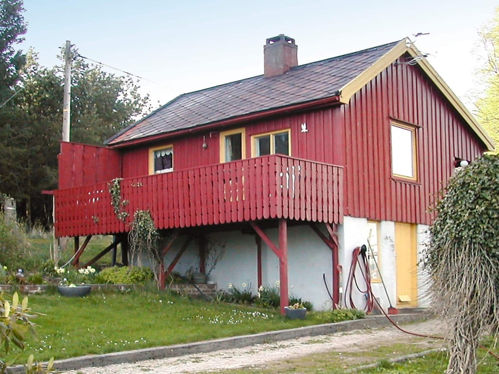 Hotel 6 Person Holiday Home In Averoy