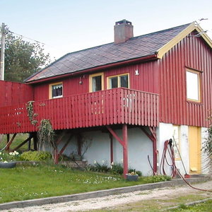 Hotel 6 Person Holiday Home In Averoy cazare Bruhagen