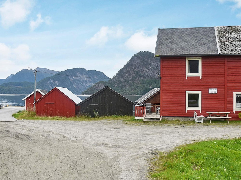 Hotel 4 Person Holiday Home In Mandalen