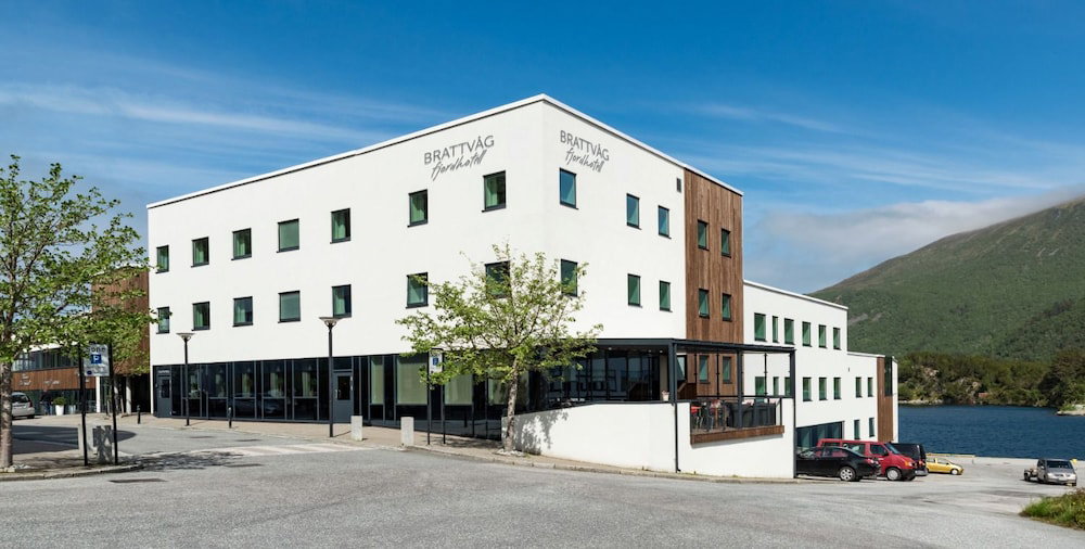 Hotel Brattvåg Fjordhotell