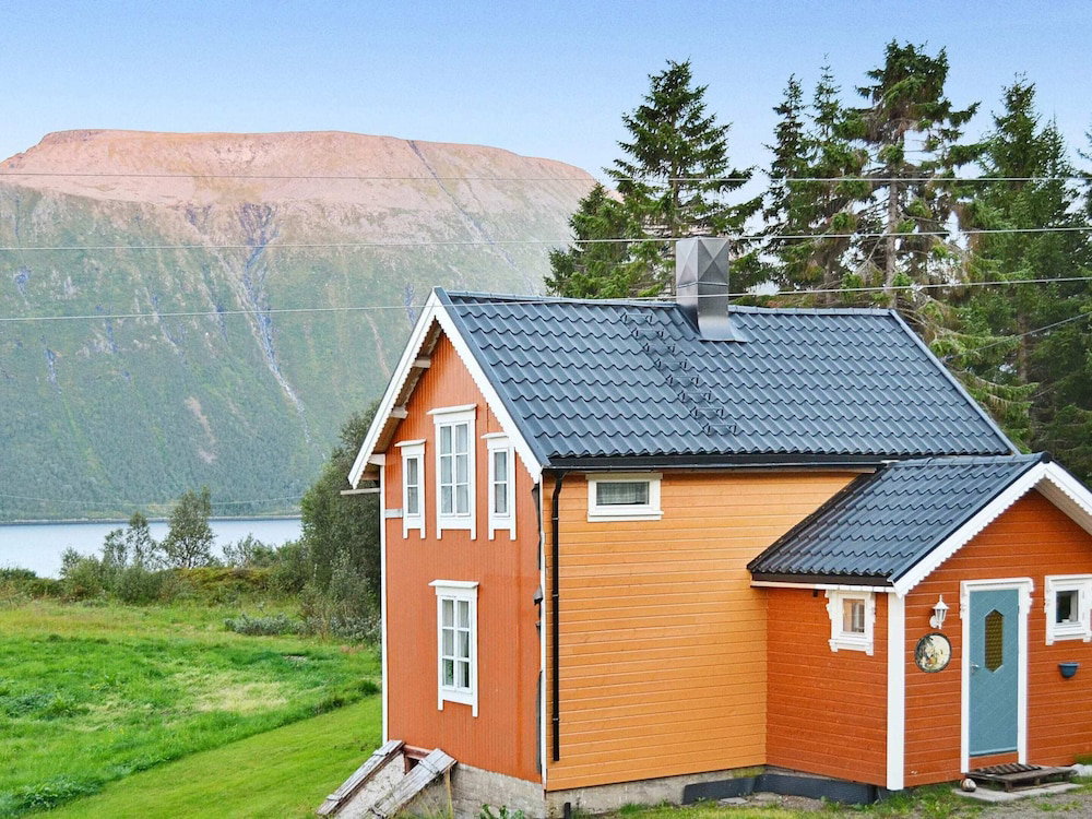 Hotel 6 Person Holiday Home In Gullesfjord