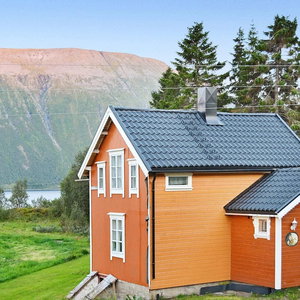 Hotel 6 Person Holiday Home In Gullesfjord cazare Borkenes