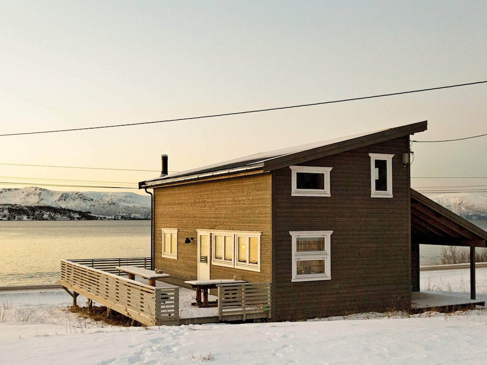 Hotel 6 Person Holiday Home In Nord-Lenangen