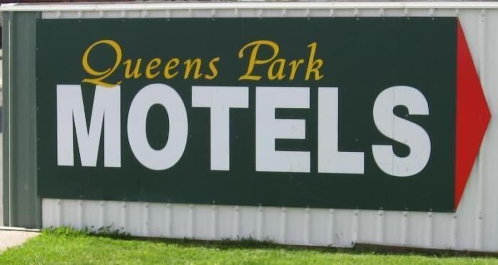 Hotel Queens Park Motels