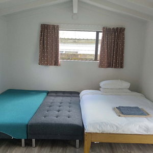 Hotel 1 Double And 1 Sofa Bed Garden Chalet cazare Epsom