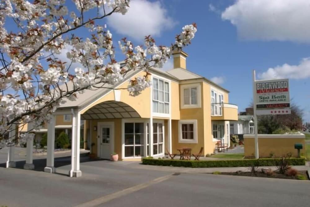 Hotel Birchwood Manor Motel