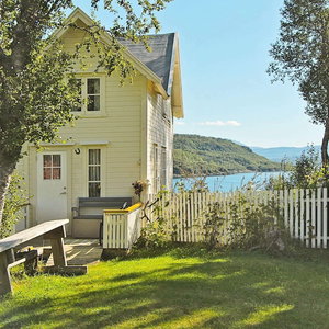 Hotel 4 Person Holiday Home In Skatvik cazare Brostadbotn