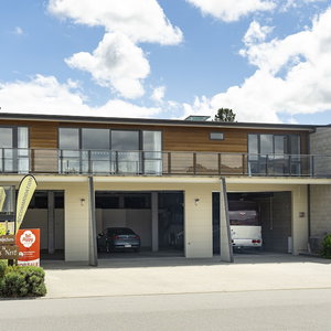 Hotel Falcons Nest cazare Cromwell