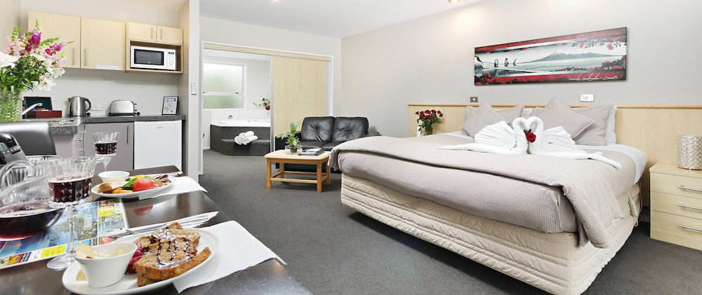 Hotel Arthur's Court Motor Lodge