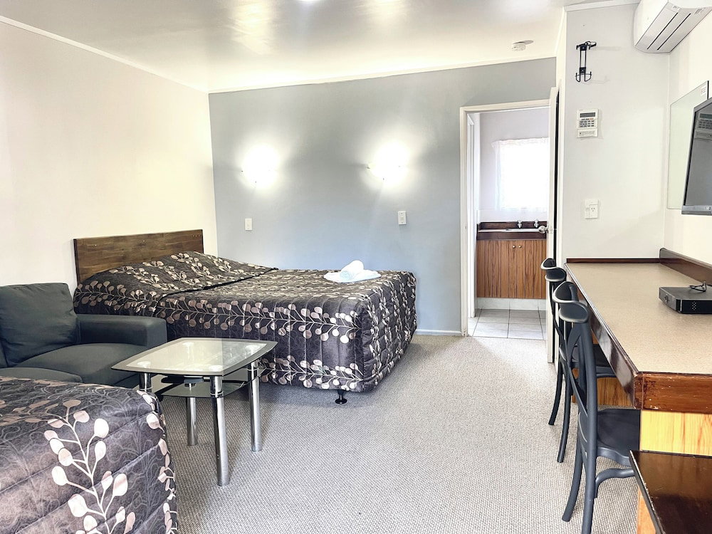 Hotel Papakura Pioneer Motor Lodge And Motel