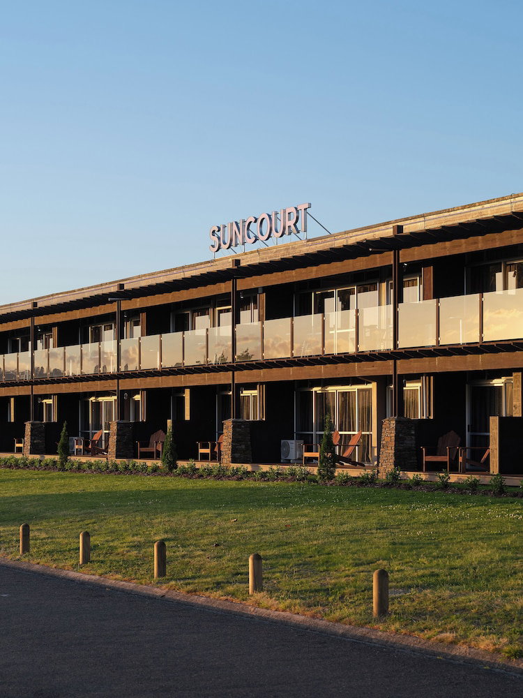 Hotel Suncourt Hotel & Conference Centre