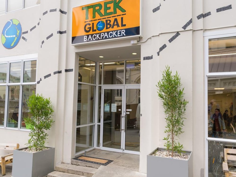Hotel Trek Global Backpackers