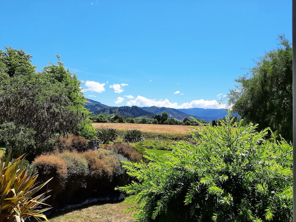 Hotel Eden's Edge Lodge