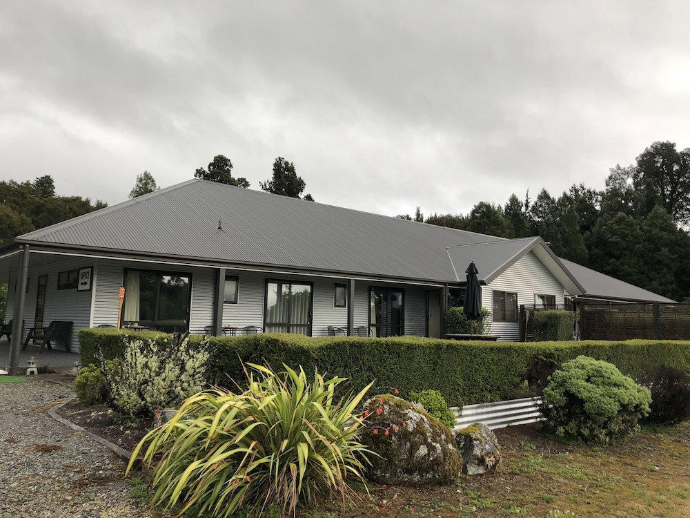 Hotel Lake Brunner Longhouse