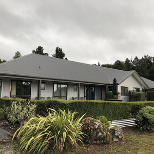 Hotel Lake Brunner Longhouse cazare Moana