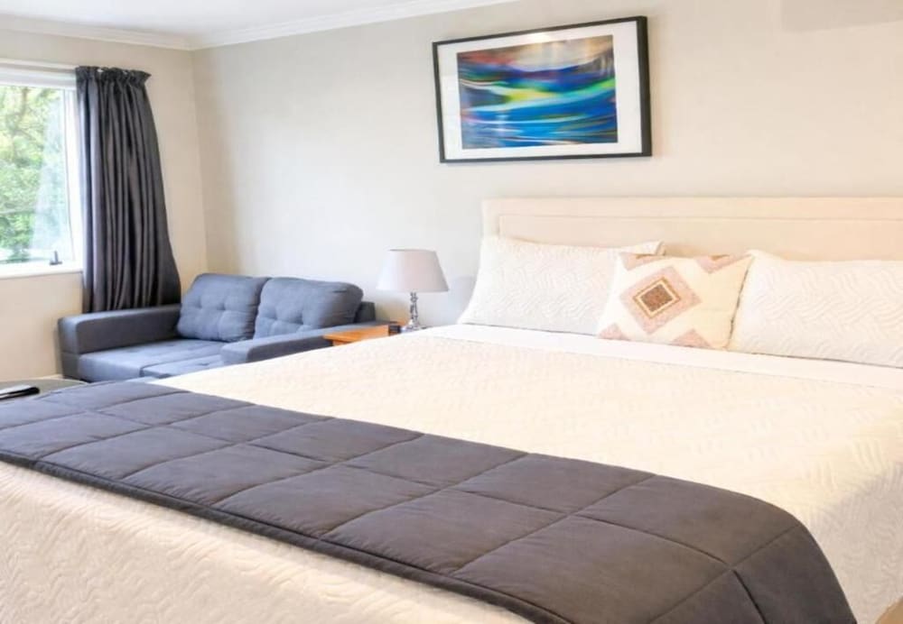 Hotel Stylish Tawa Retreat