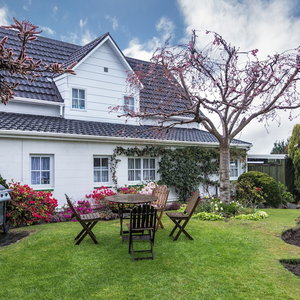 Hotel Phoenix Resort cazare Wharewaka
