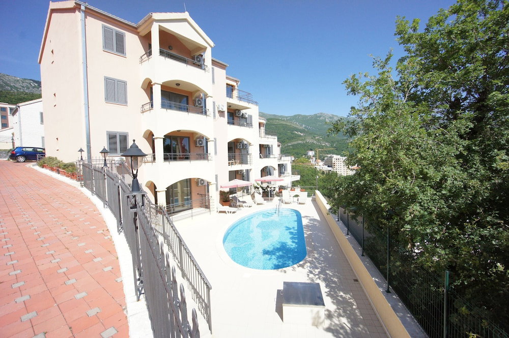 Apartments Becici Sunset