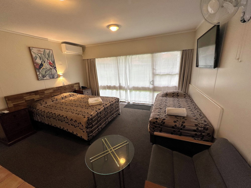 Hotel Airport Westney Lodge