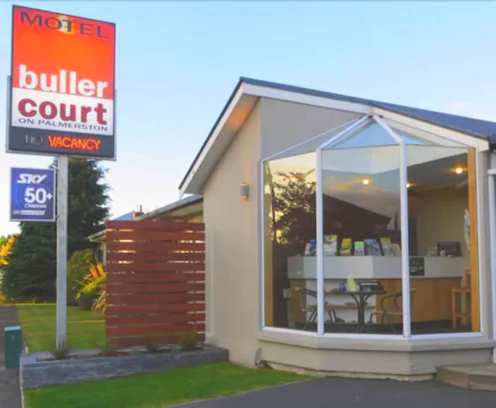 Hotel Buller Court On Palmerston