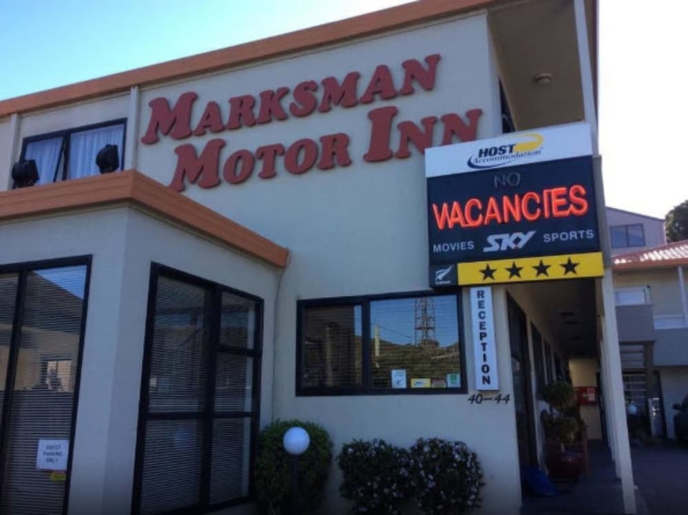 Hotel Marksman Motor Inn