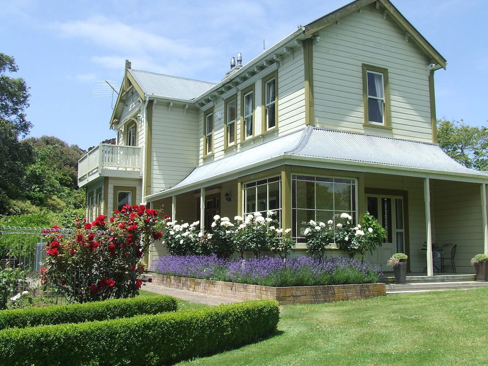 Hotel Tairoa Lodge & Cottage
