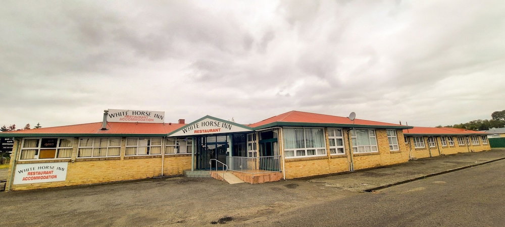Hotel White Horse Inn Restaurant & Motel