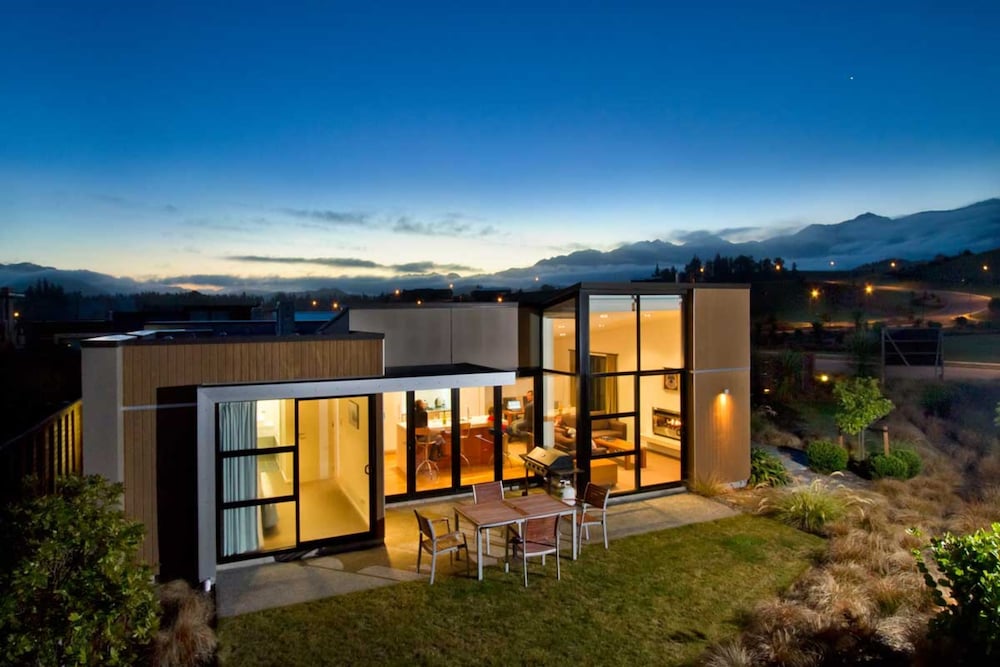 Hotel The Fairways Accommodation Kaikoura