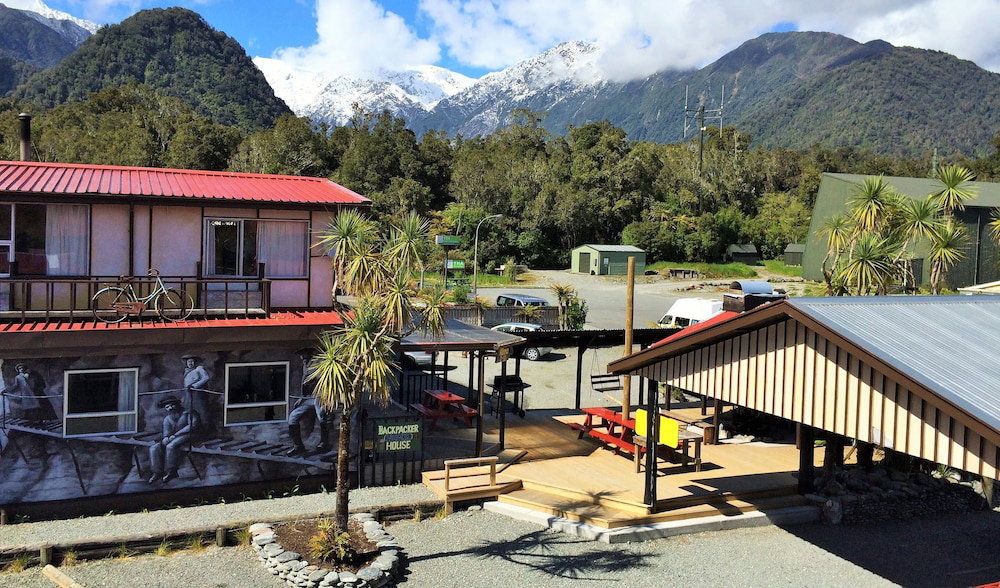Hotel Chateau Backpacker & Motels
