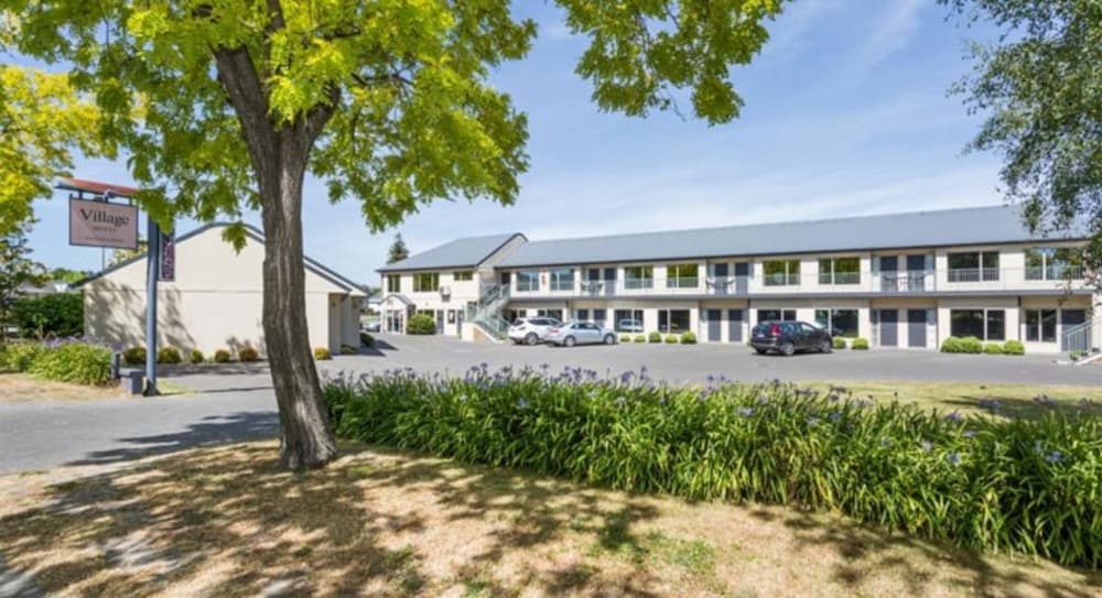 Hotel Village Motel