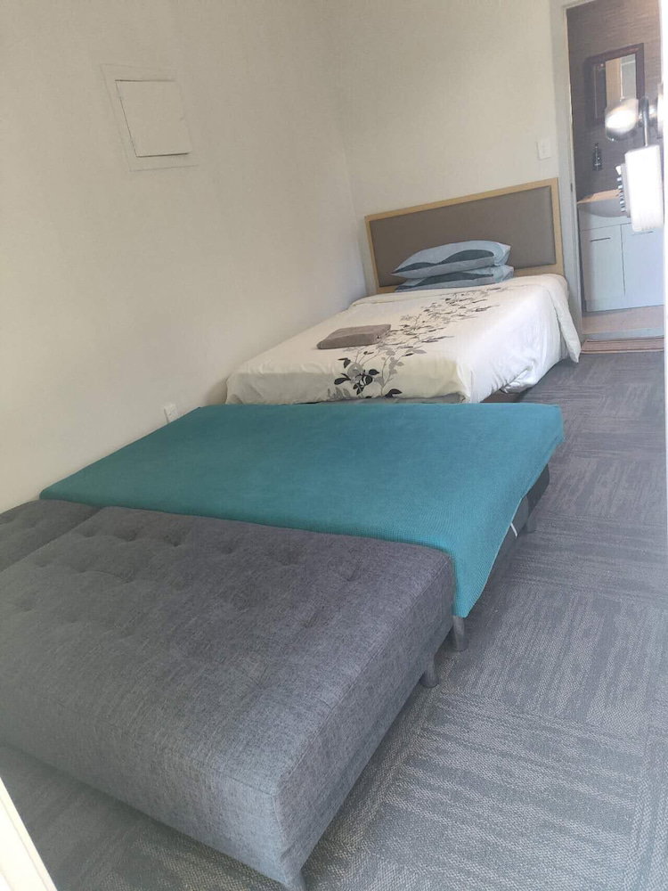 Hotel 1 Double And 1 Sofa Bed Studio