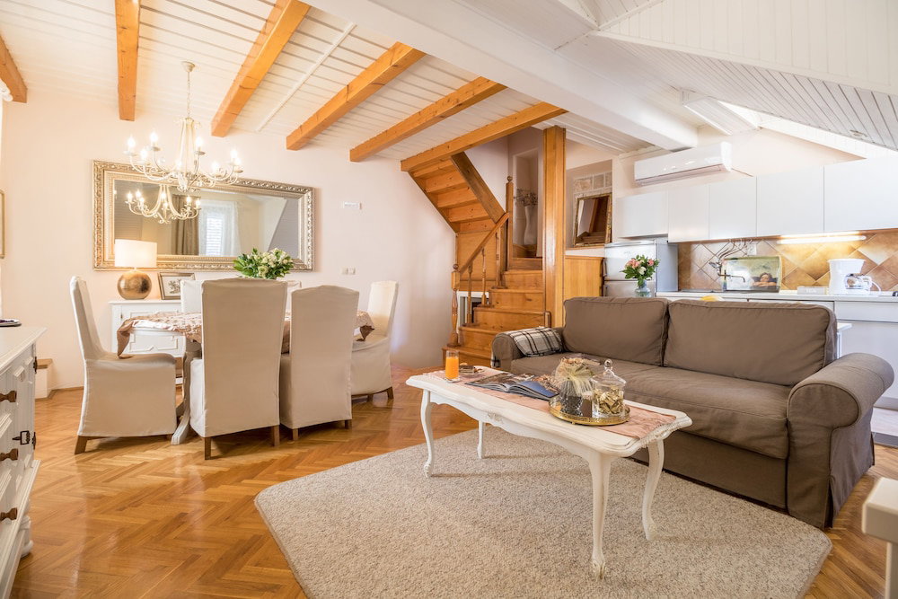 Apartments And Rooms Perla