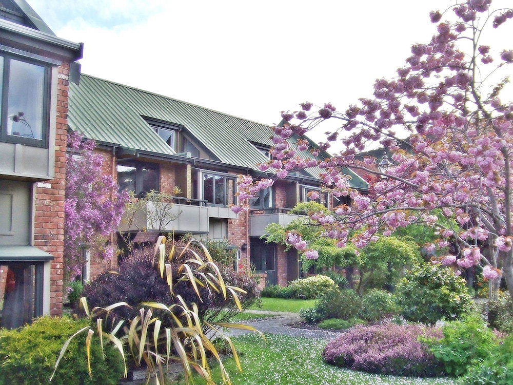 Hotel Woodlands Motels And Apartments