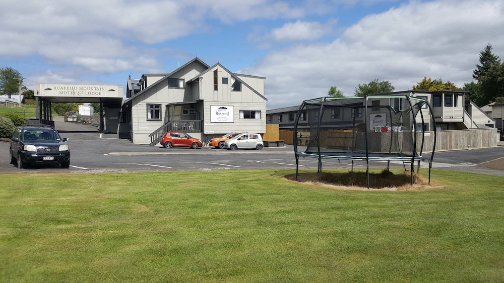 Hotel Ruapehu Mountain Motel & Lodge
