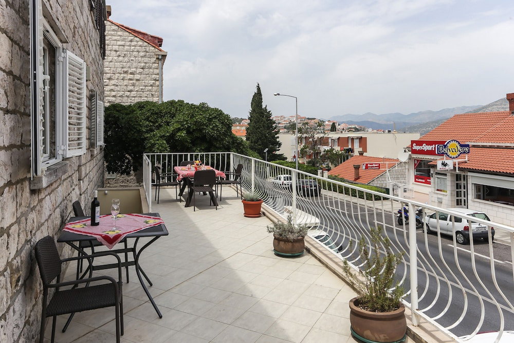 Apartments Sisic
