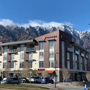 Hotel Ramada Suites By Wyndham Queenstown Remarkables Park cazare Frankton
