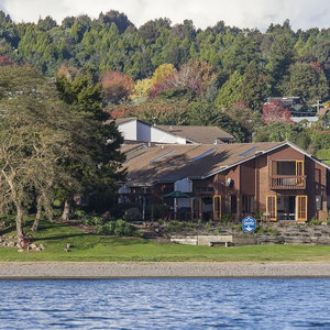 Hotel Cascades Lakefront Motel cazare Wharewaka